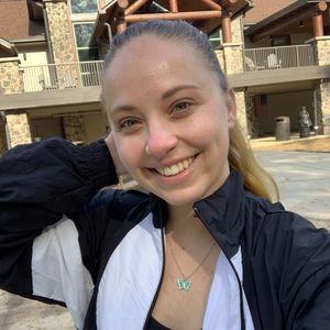 Meet your Posher, Laura